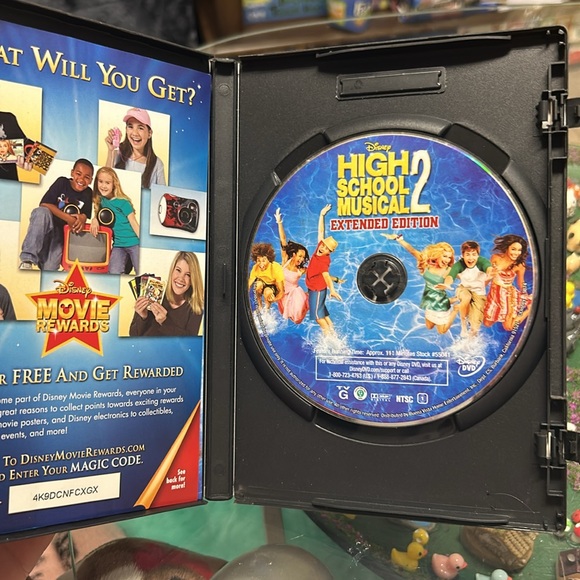 HIGH SCHOOL MUSICAL 2 MOVIE - Picture 3 of 3